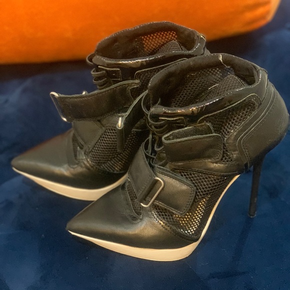 Dkny Shoes Pulse High Top Platform Booties Color: Black/White Size: 9 UK Size 40 - Picture 2 of 5
